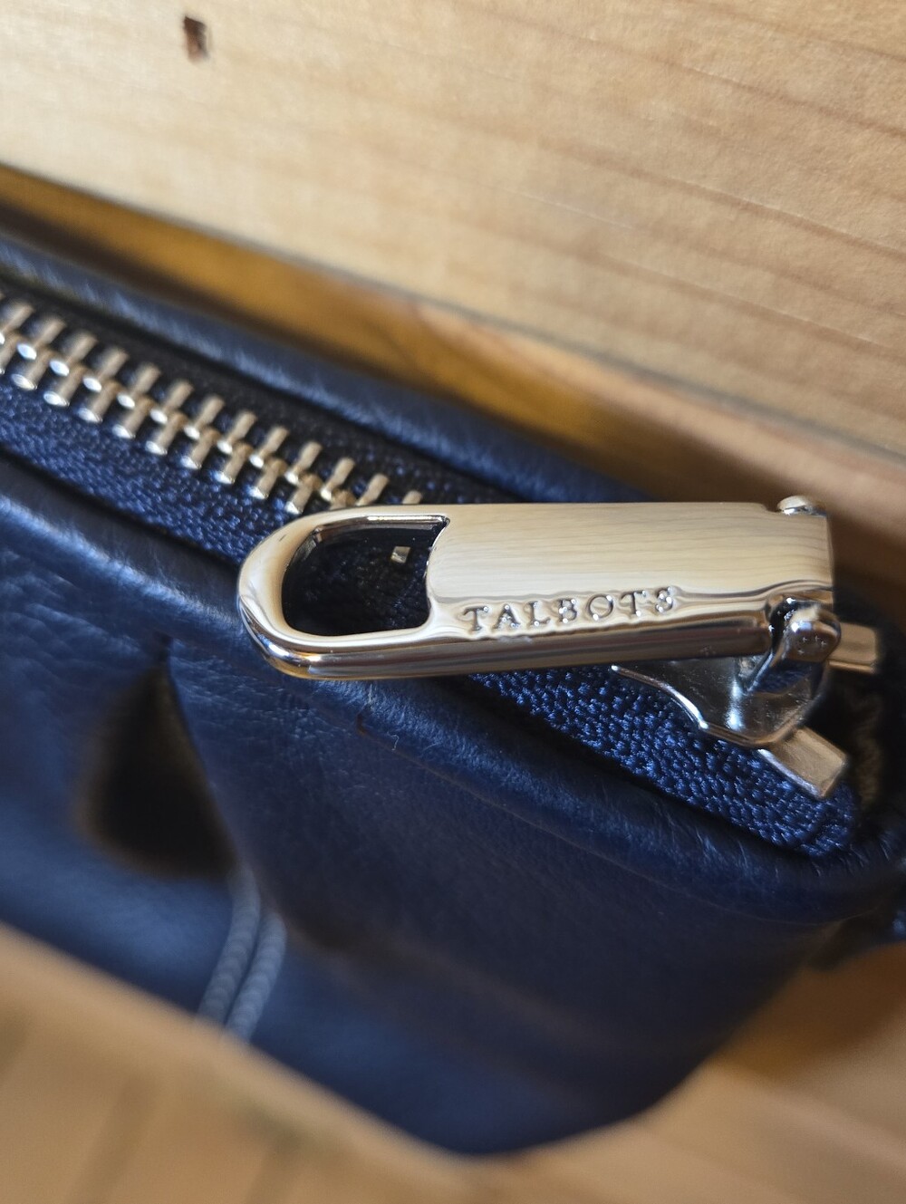 Talbots Leather Crossbody Purse Navy Blue 10.5 x 6 EUC Made In Italy Classic - Picture 3 of 8